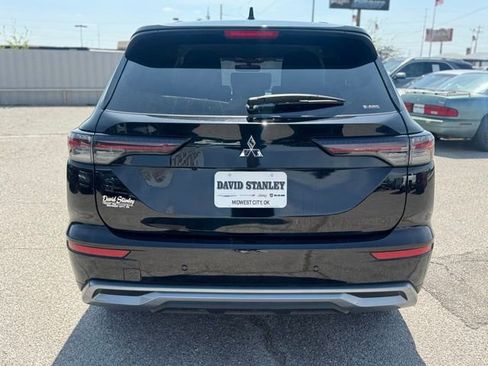 Used 2025 Mitsubishi Outlander SE image 5