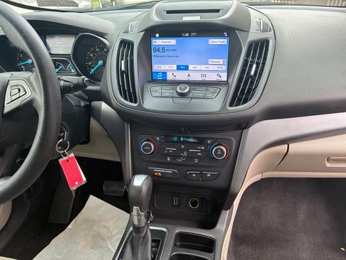 Used 2017 Ford Escape SE w/ Equipment Group 201A FWD image 2