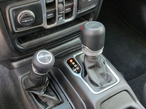 Used 2023 Jeep Gladiator Sport AWD/4WD image 15