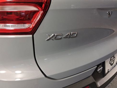 Certified 2024 Volvo XC40 B5 Ultimate w/ Protection Package Premier AWD/4WD image 13