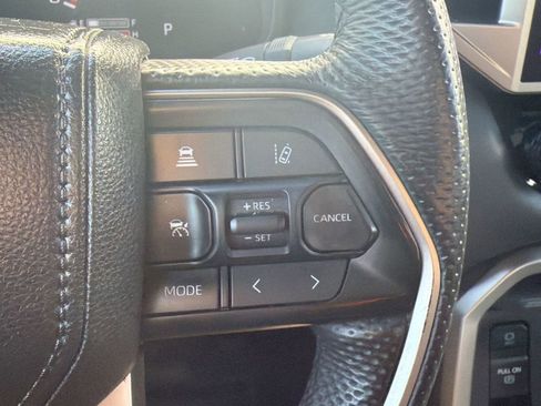 Used 2025 Toyota Tundra Limited AWD/4WD image 25