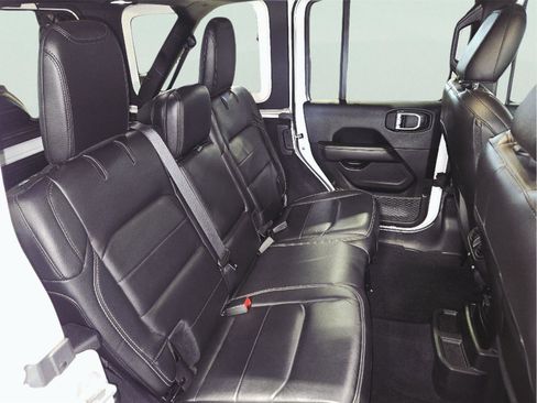Used 2019 Jeep Wrangler Unlimited Sahara AWD/4WD image 41