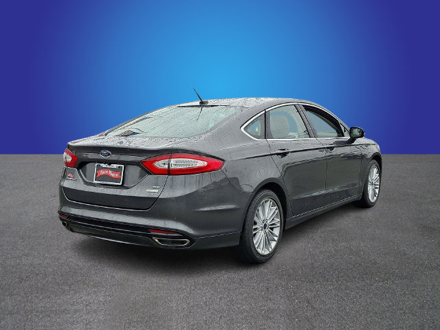 Used 2016 Ford Fusion SE w/ Equipment Group 202A FWD image 4
