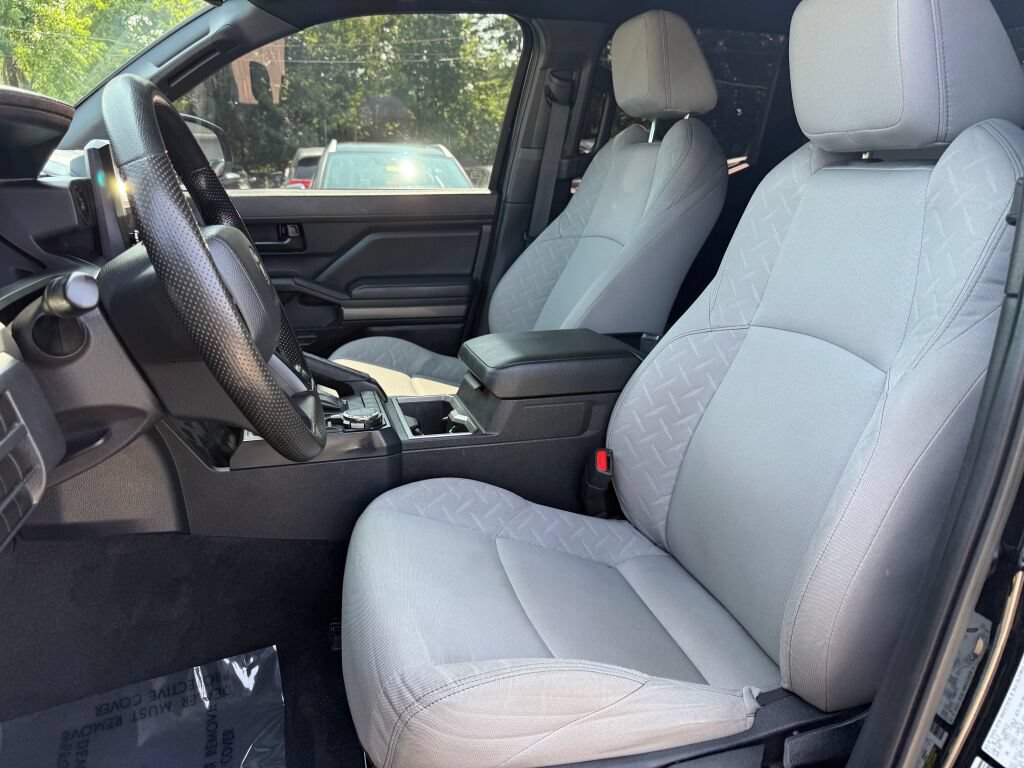 Used 2025 Toyota Tacoma SR5 AWD/4WD image 9