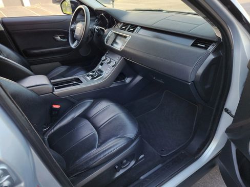 Used 2018 Land Rover Range Rover Evoque SE AWD/4WD image 16