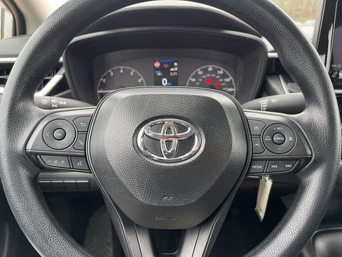 Used 2025 Toyota Corolla LE image 13