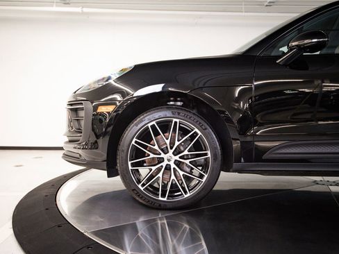 Certified 2025 Porsche Macan AWD/4WD image 13
