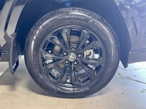 Used 2024 Toyota RAV4 SE image 8