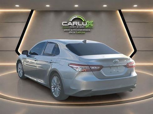 Used 2019 Toyota Camry XLE FWD image 2