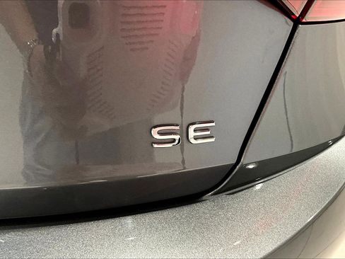 Used 2023 Volkswagen Jetta SE FWD image 23