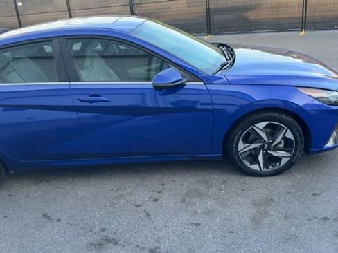 Used 2023 Hyundai Elantra Limited w/ Cargo Package FWD image 17