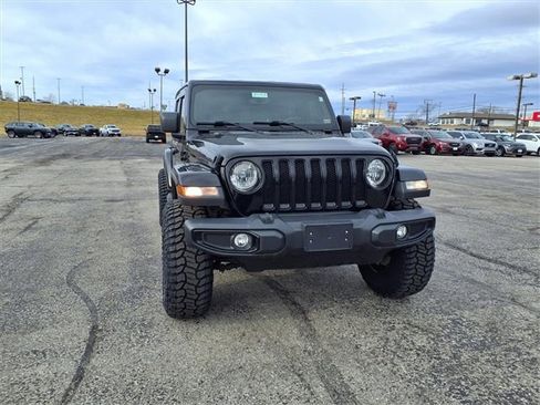 Used 2021 Jeep Wrangler Unlimited Sahara image 3