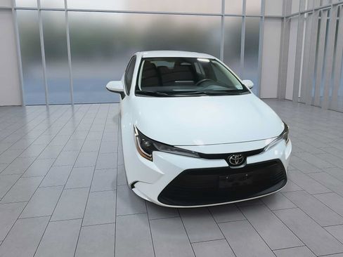Used 2024 Toyota Corolla LE w/ LE Convenience Package FWD image 5