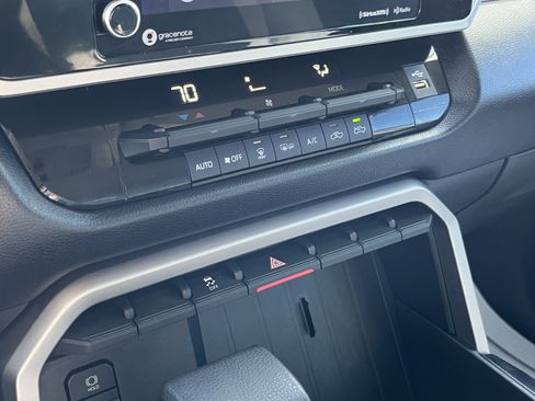 Used 2023 Toyota Tundra SR5 w/ SR5 Convenience Package AWD/4WD image 27