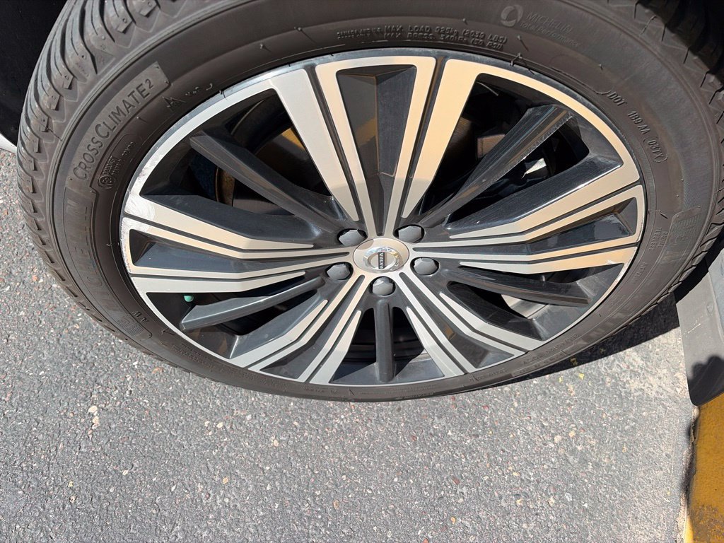 Used 2022 Volvo XC60 T8 Inscription w/ Advanced Package AWD/4WD image 4