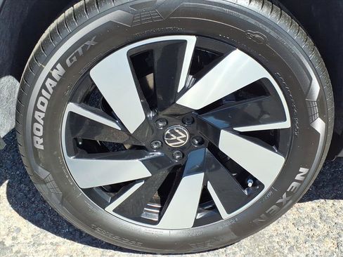 New 2026 Volkswagen Atlas Cross Sport SE image 9