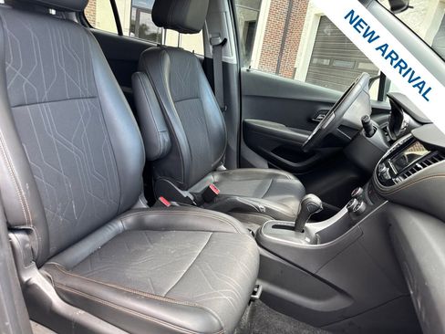 Used 2019 Chevrolet Trax LT w/ LT Convenience Package FWD image 9