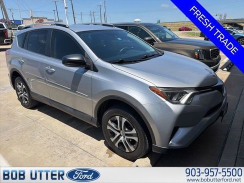 Used 2017 Toyota RAV4 LE FWD image 2