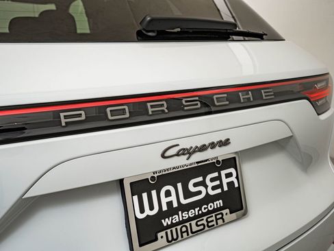 Certified 2023 Porsche Cayenne Platinum Edition AWD/4WD image 21
