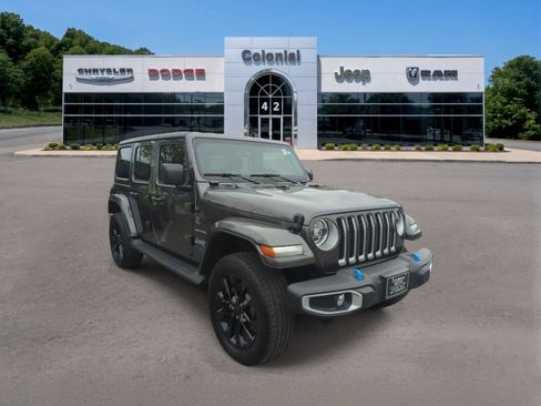 Used 2022 Jeep Wrangler Unlimited Sahara w/ Cold Weather Group AWD/4WD image 8