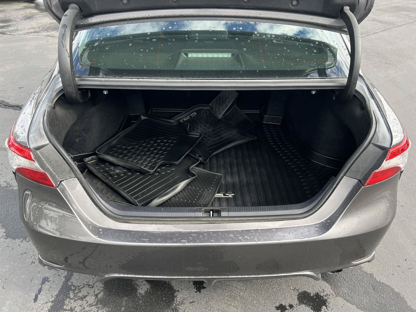 Used 2019 Toyota Camry SE w/ Audio Package FWD image 9
