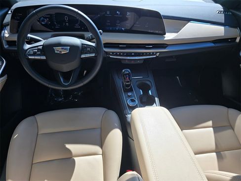 Certified 2025 Cadillac XT4 Premium Luxury image 18