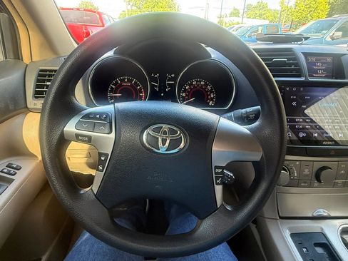 Used 2011 Toyota Highlander 4WD w/ Tech Pkg image 10