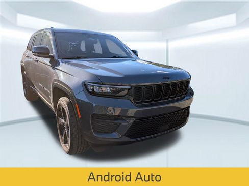 Used 2024 Jeep Grand Cherokee Altitude image 4