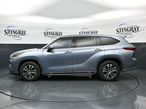 Used 2021 Toyota Highlander XLE image 4