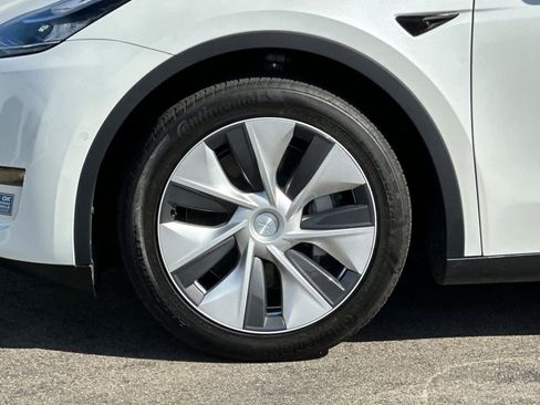 Used 2021 Tesla Model Y Long Range image 29