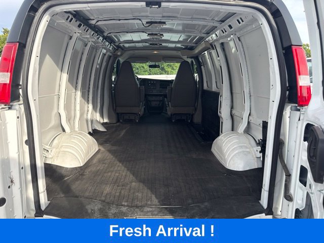 Used 2025 Chevrolet Express 2500 w/ Driver Convenience Package RWD image 3