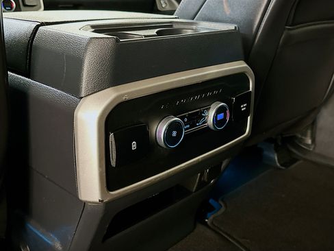 Used 2024 Ford Expedition XLT image 28