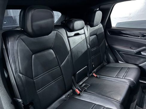 Used 2022 Porsche Cayenne S image 50
