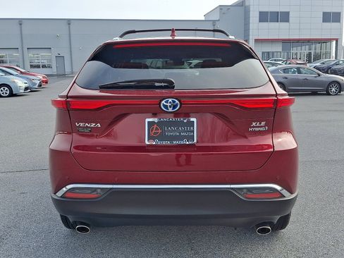 Certified 2022 Toyota Venza XLE image 6