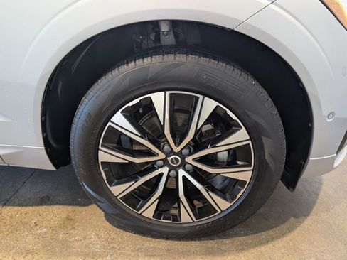 Used 2023 Volvo XC60 B5 Plus w/ Protection Package Premier image 7