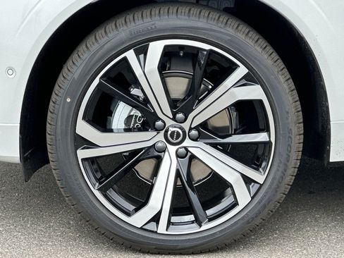 Certified 2025 Volvo XC60 B5 Ultra w/ Protection Package Premier image 30