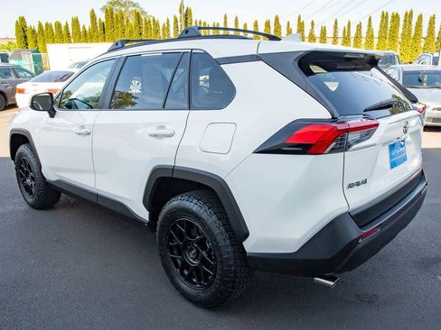 Used 2019 Toyota RAV4 LE w/ Carpet Mat Package AWD/4WD image 10