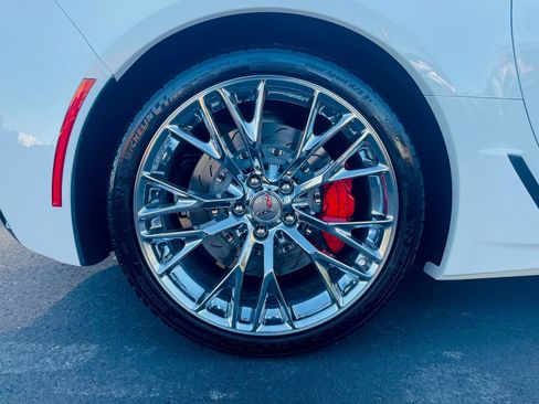 Used 2015 Chevrolet Corvette Z06 w/ 3LZ Preferred Equipment Group image 25