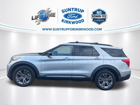 Used 2024 Ford Explorer XLT w/ Equipment Group 202A AWD/4WD image 2