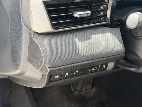 Used 2025 Toyota Camry LE FWD image 5