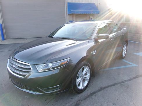 Used 2018 Ford Taurus SEL w/ Equipment Group 201A image 14