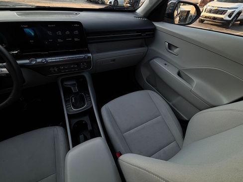Used 2025 Hyundai Kona SEL image 36