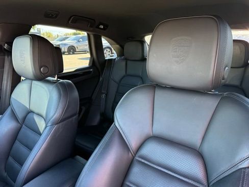 Used 2022 Porsche Macan image 23