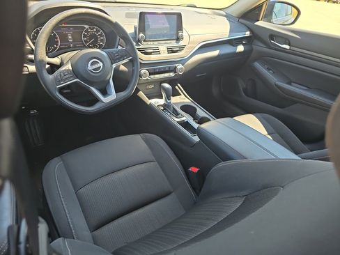Used 2025 Nissan Altima 2.5 SV FWD image 9