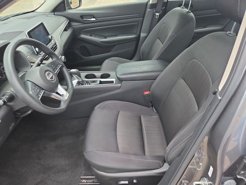 Used 2025 Nissan Altima 2.5 SV FWD image 5