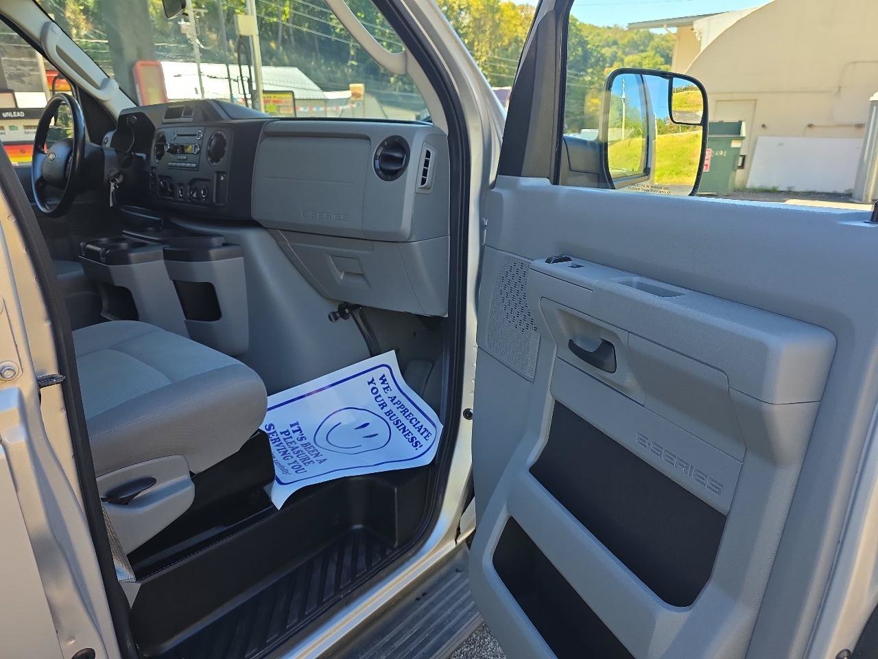 Used 2010 Ford E-350 and Econoline 350 XL RWD image 11