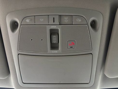 Used 2020 Nissan Rogue S image 34