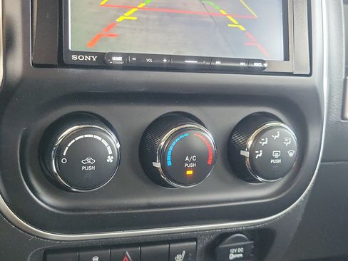 Used 2014 Jeep Compass Latitude w/ Sun/Sound Group FWD image 21