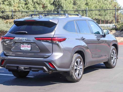 Used 2023 Toyota Highlander XLE AWD/4WD image 7