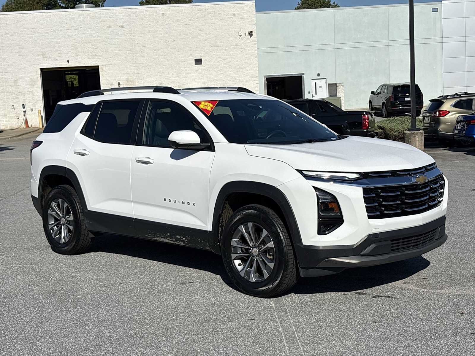 Used 2025 Chevrolet Equinox LT w/ Convenience Package II FWD image 4